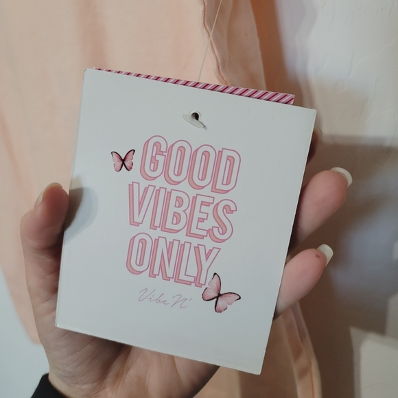 NWT Vibe N' Peach Graphic Tee Size Small - Picture 7 of 11